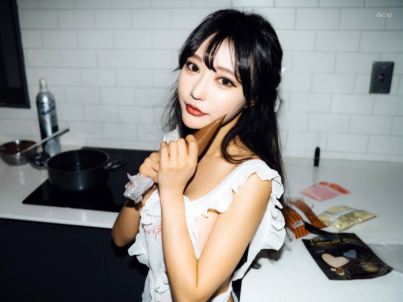Mona (모나) & Jucy (쥬시) – Valentine & Moon Night Snap