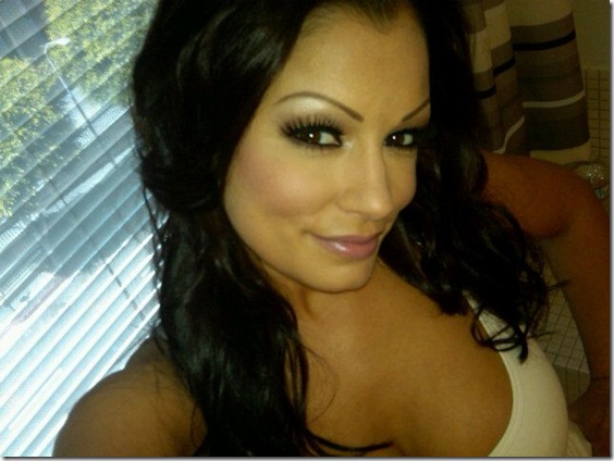 Aria Giovanni Takes a Picture of Herself at Just the Right Angle 18 Photos.