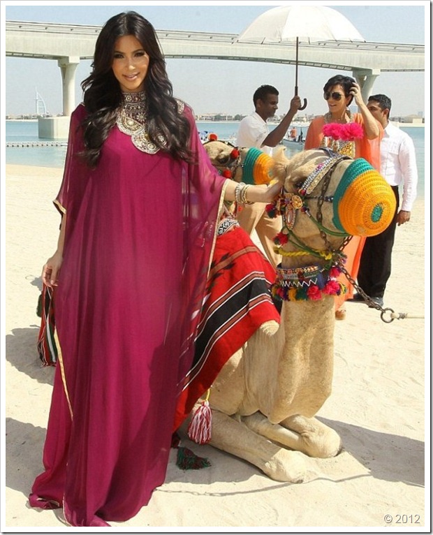 Kim Kardishan Wearing Abaya In Dubai9