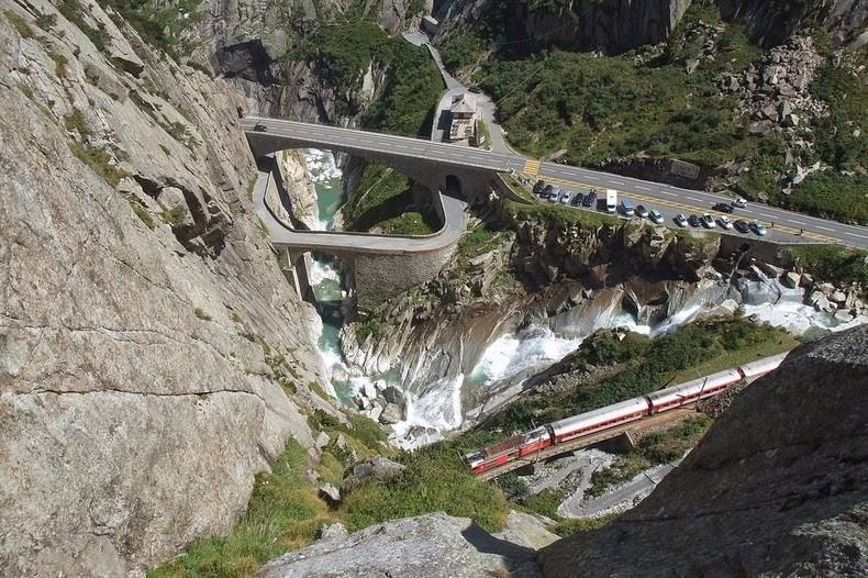 teufelsbrucke-schollenen-gorge1