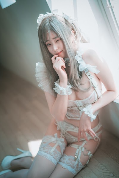 DJAWA Photo – Bambi (밤비) – “Reine de Blanc (B-side)”