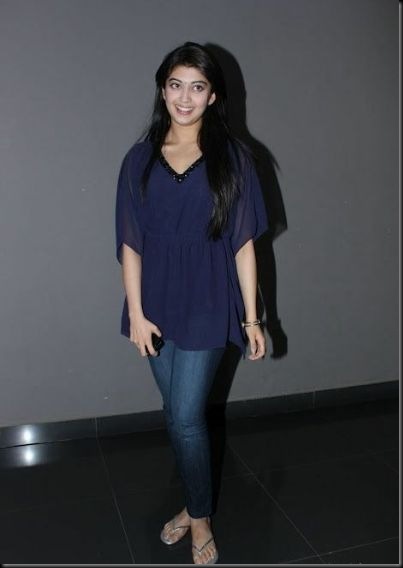 pranitha-spotted-at-hotel-6