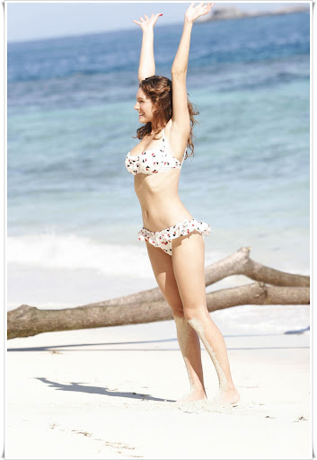 Modern Swimwear - Kelly Brook Pictures