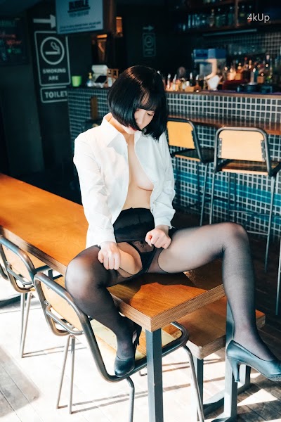 [Loozy] Son Ye-Eun (손예은) Tainted Love Bar