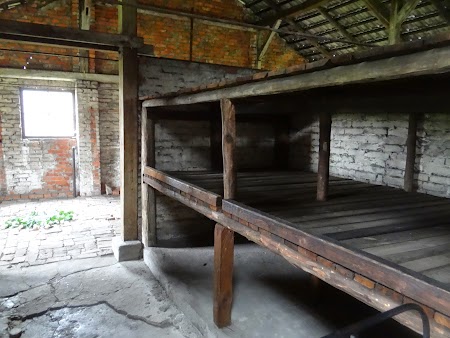 30. Dormitor femei Birkenau.JPG