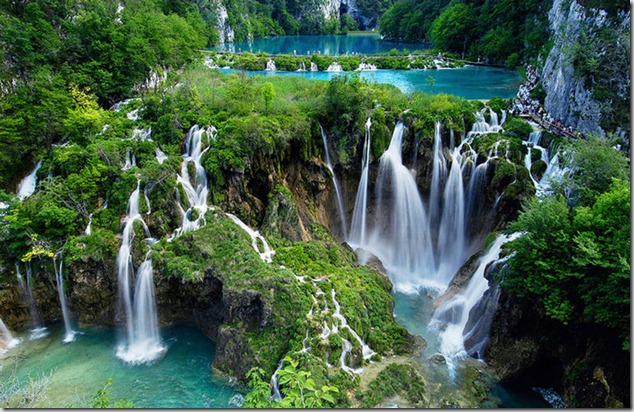 amazing-waterfalls-of-plitvice-lakes-in-croatia-7