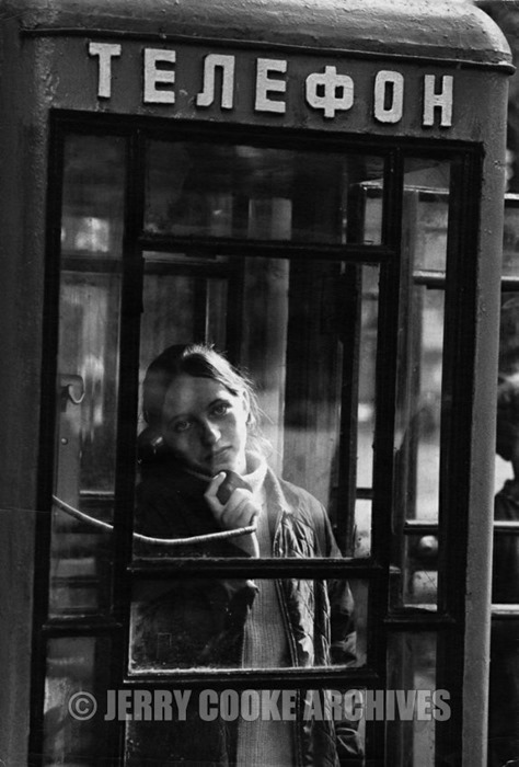 [moscow-young-girl-on-public-telephone-russia-1960s%255B3%255D.jpg]