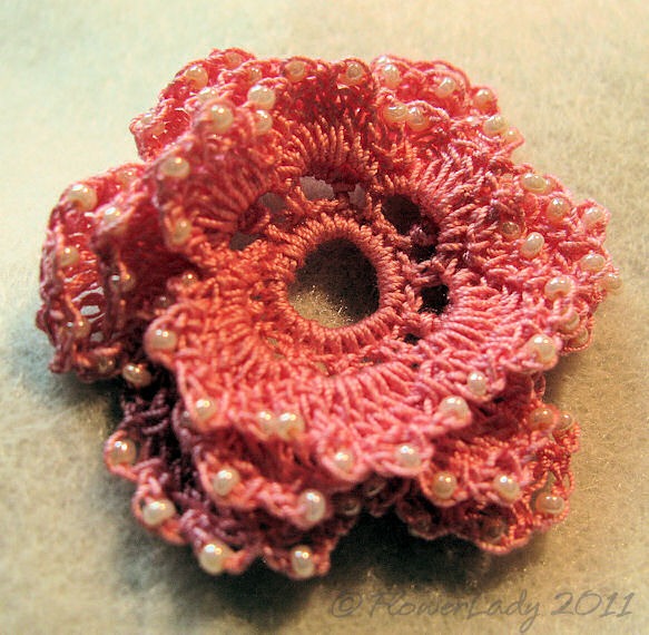 [12-08-crochet-bead-pink-rose%255B5%255D.jpg]