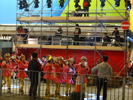 21. Parada pe strazile din Hong Kong.JPG