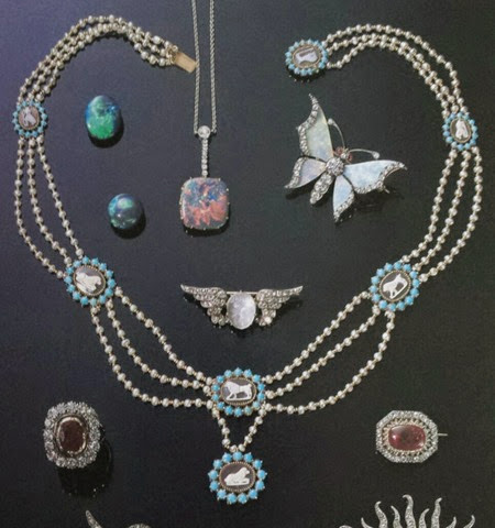 Este collar de camafeos, perlas y turquesas también fue propiedad de la reina María Pía.