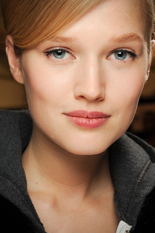 [CAROLINA-HERRERA-FALL-2011-RTW-BEAUTY-01_runway%255B7%255D.jpg]