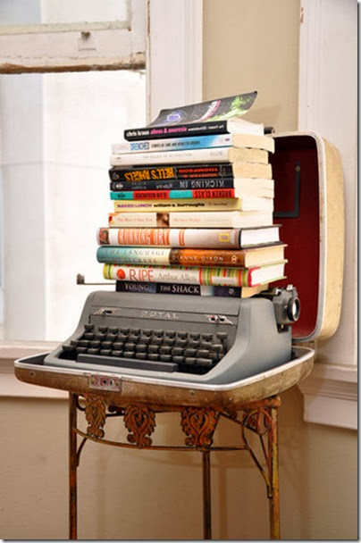 books,typwritter,display,typewriter,vintage-dc0b49688967675289de4791ff090144_h
