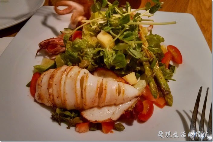 台北-溫德德式烘培餐館(內湖店)。香煎墨魚左辣味番茄，NT415。這條墨魚間得非常好吃。
