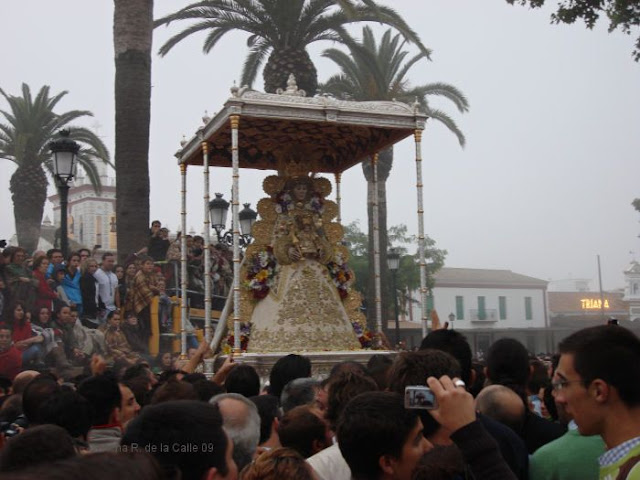 Rocio 2009. La Virgen en la Plaza del Real.