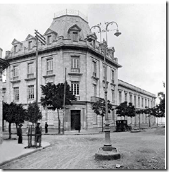 Laboratorio Nacional de Higiene. Diseñado por José María Corral en el barrio Indalecio Liévano. Inaugurado el 19 de julio de 1926.