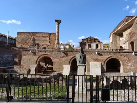 01. Curtea Arsa - Bucuresti.JPG