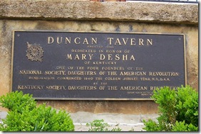 Bronze plaque on side of porch entrance to Duncan Tavern