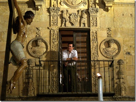 Cristo de la Agonía Redentora frente a la Casa de las Muertes (Salamanca)