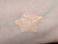 COVERGIRL Whipped Creme Foundation_swatch