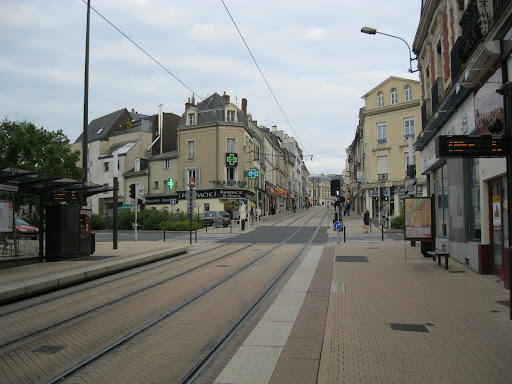 Trams! Reminds me a little of Melbourne