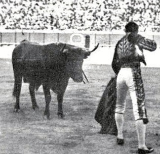 1915-10-06 (p) Mundo Grafico Joselito gana la 1 oreja Sevilla 002