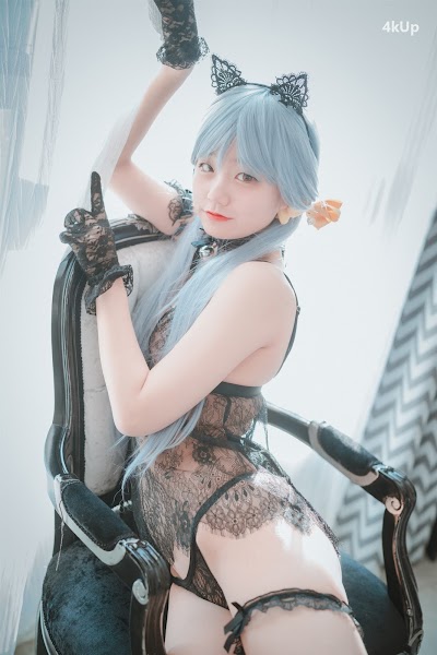 DJAWA Photo – Jeong Jenny (정제니) Schwarz und Wei Katzenmädchen