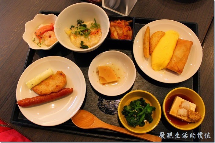 【博多祇園Hotel東名inn】的早餐，這是老婆挑選的早餐樣式。