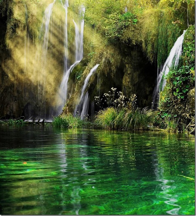 amazing-waterfalls-of-plitvice-lakes-in-croatia-14
