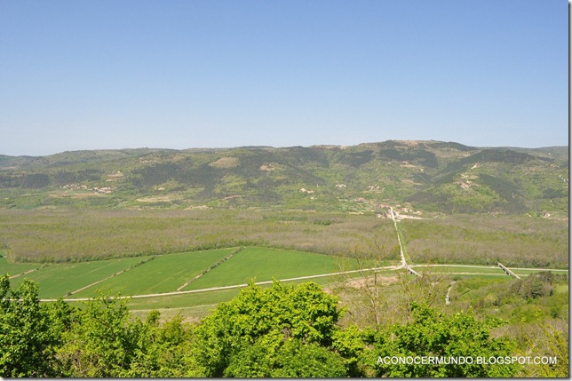 25-Motovun-Vista de las montañas desde el pueblo-DSC_0727