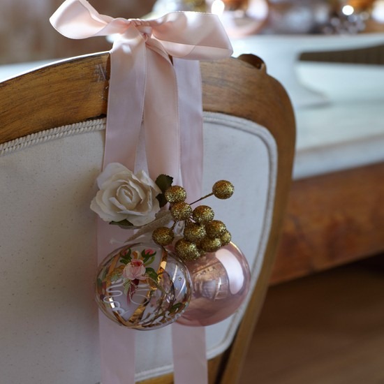 [8-country-style-christmas-table-ideas-Chair-decorations%255B3%255D.jpg]