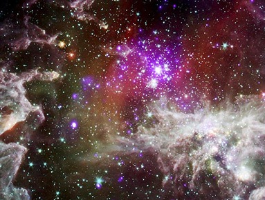 NGC 281 em raios-X e infravermelho