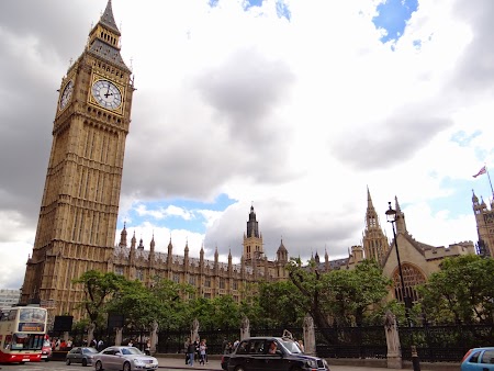 4. Big Ben si Palatul Parlamentului (2).JPG