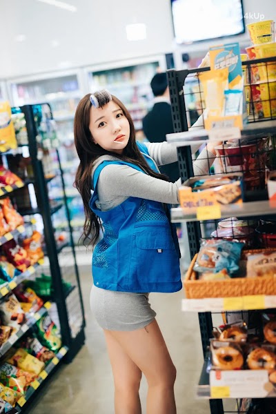 [Loozy] Son Ye-Eun (손예은) CS Part Timer
