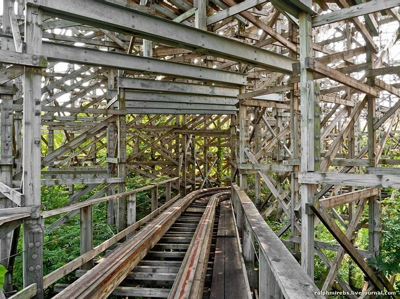 wooden-rollercoaster-4