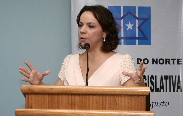 [LARISSA%2520DO%2520ANO%255B3%255D.jpg]