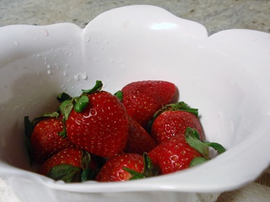 [strawberries%2520romanoff%25201%255B4%255D.jpg]