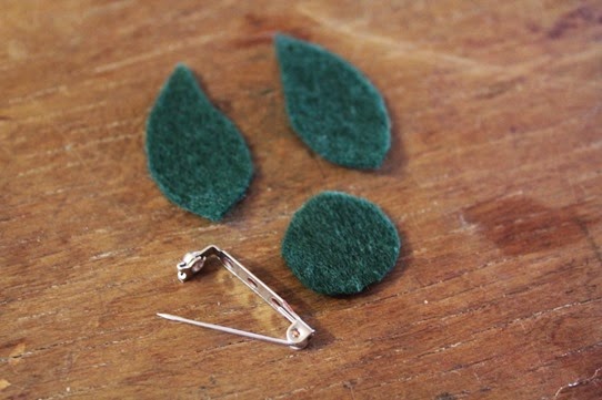 Pieces of felt to add to the rose brooch - How To Make Ric-Rac Rose Jewelry | Lavender & Twill