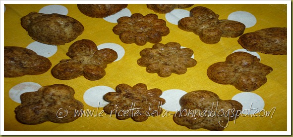 Biscottini primaverili di pasta frolla e orzo (15)