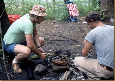 1976_07 15 Ken Metzgar, Tom Hawks starting fire (failed) - Red River Gorge