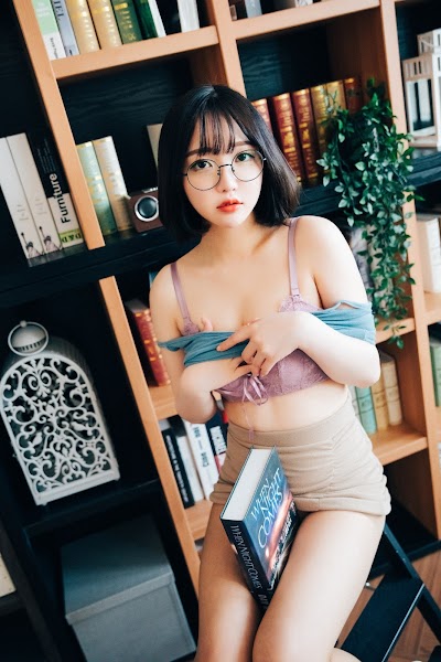 [Loozy] Son Ye-Eun (손예은) Librarian Girl