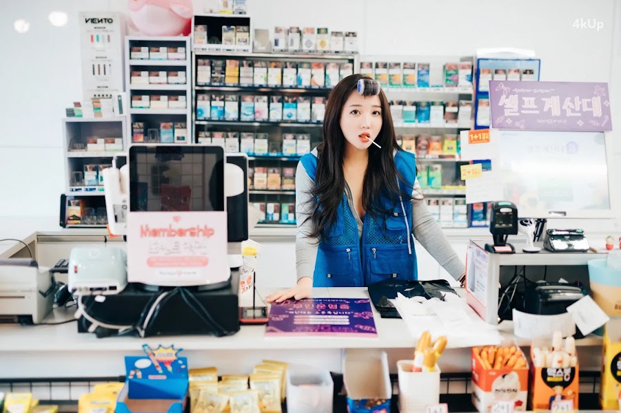 [Loozy] Son Ye-Eun (손예은) CS Part Timer