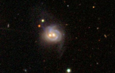 galáxia Markarian 739