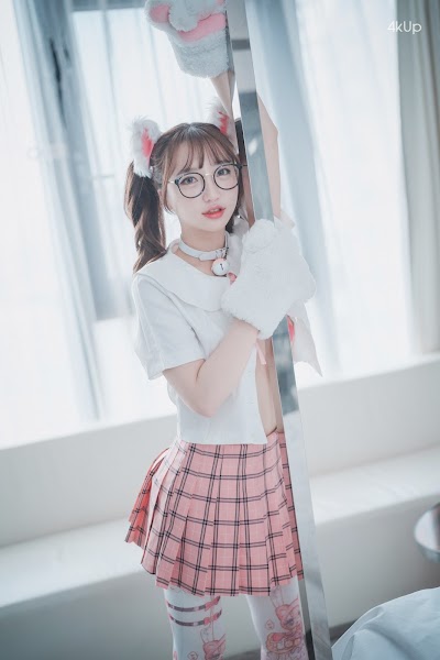 DJAWA Photo – Son Ye-Eun (손예은) Cute Pink