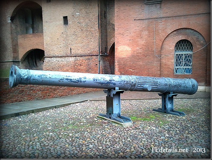 La Regina, il cannone in Piazza Castello, Ferrara - The Queen, the cannon in Piazza Castello, Ferrara, Italy, Photo1