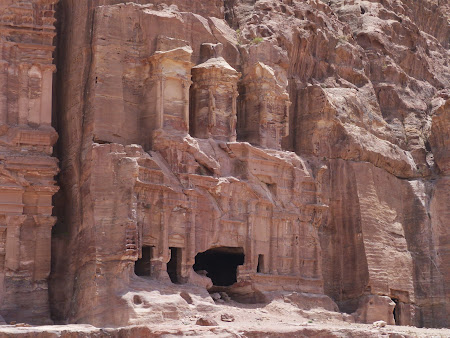 Fatade la Petra