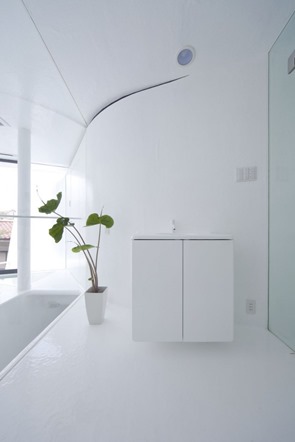 Casa Jam celuloide / N MAEDA ATELIER baño-casa-Jam-celuloide