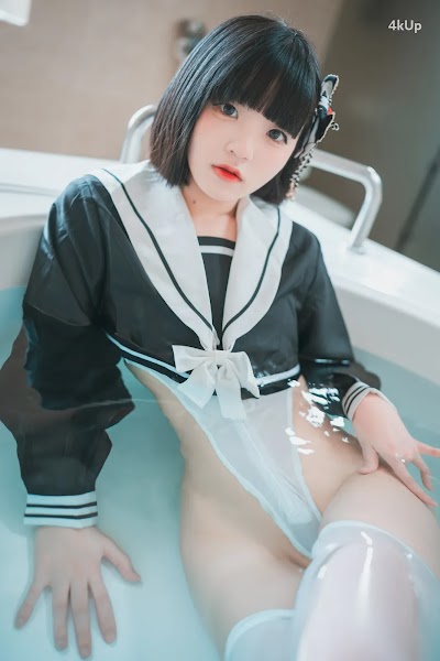 DJAWA Photo – Jeong Jenny (정제니) “Swimming Lessons #12”