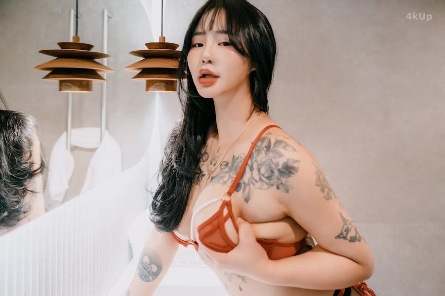 Jeon Bo-Yeon (전보연) Toilet Girl