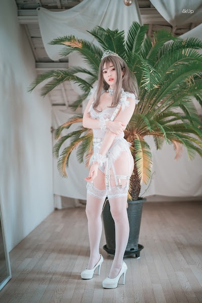 DJAWA Photo – Bambi (밤비) – “Reine de Blanc (B-side)”