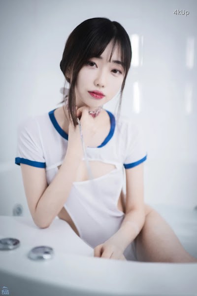 [BLUECAKE] Kim Ji-won (김지원) White One + RED.Ver